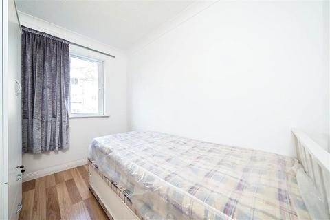2 bedroom flat to rent, Rossetti Road, London SE16