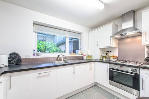 2 bedroom flat to rent, Ballards Lane, Finchley Central, London, N3