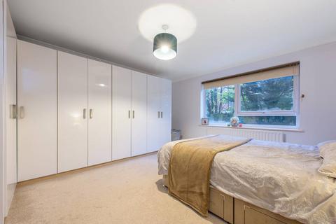 undefined, Ballards Lane, Finchley Central, London, N3