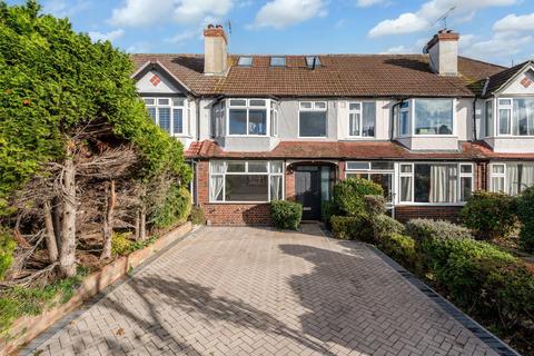 3 Ardrossan Gardens, Worcester Park, KT4 7AU