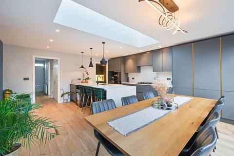3 Ardrossan Gardens, Worcester Park, KT4 7AU