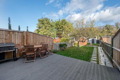 3 Ardrossan Gardens, Worcester Park, KT4 7AU