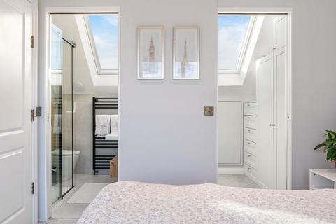 3 Ardrossan Gardens, Worcester Park, KT4 7AU