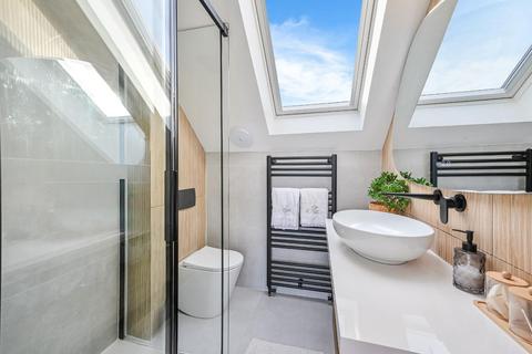 3 Ardrossan Gardens, Worcester Park, KT4 7AU
