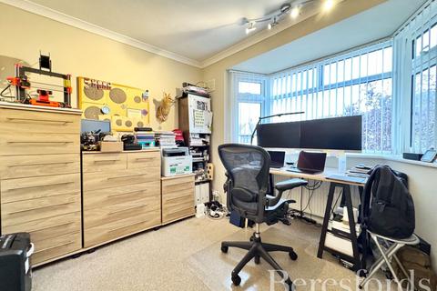 90 Warren Drive, Hornchurch, RM12 4QX