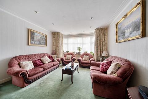 3 bedroom detached house for sale, Francklyn Gardens, Edgware, Greater London. HA8 8RZ