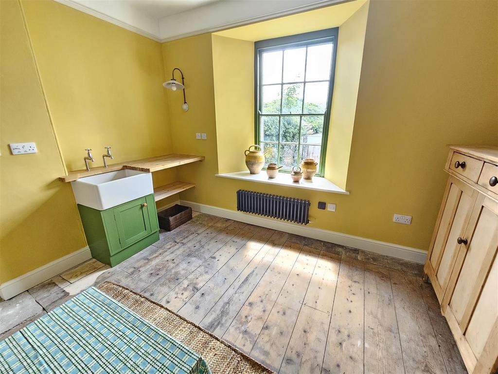 Kitchen area.jpg