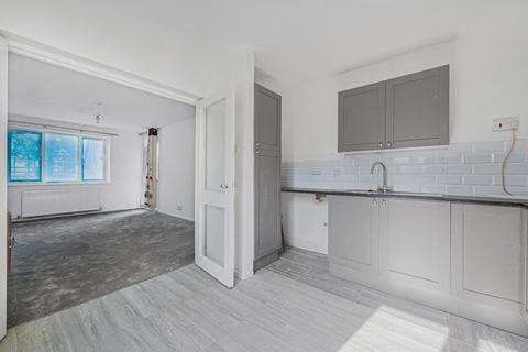 3 bedroom flat for sale, Fenwick Road, London