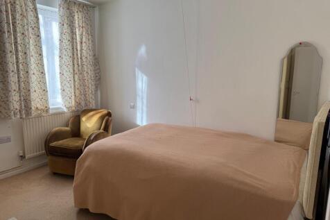 85138 flat finchley road london greater london nw