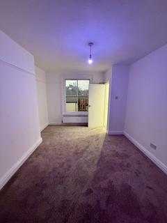 2 bedroom flat to rent, Croxteth Road, Liverpool L8