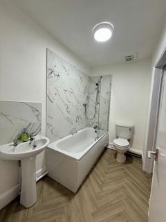 2 bedroom flat to rent, Croxteth Road, Liverpool L8