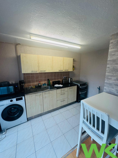 3 bedroom terraced house to rent, Farhill Close, West Bromwich, B71