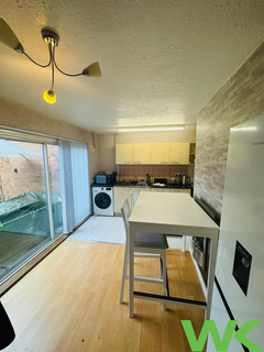 3 bedroom terraced house to rent, Farhill Close, West Bromwich, B71