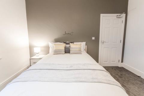 12 bedroom house share to rent, Stockport Road, Ashton Under Lyne,