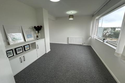 3 bedroom terraced house to rent, Barnard Walk, Keynsham BS31