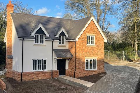 4 bedroom detached house for sale, Hall Lane, Shenfield, Brentwood, CM15