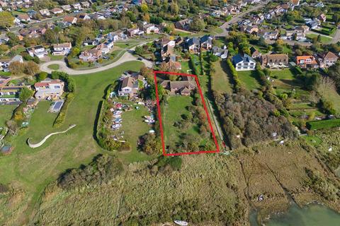 4 bedroom bungalow to rent, Beacon Heights, St. Osyth, Clacton-on-Sea, Essex, CO16