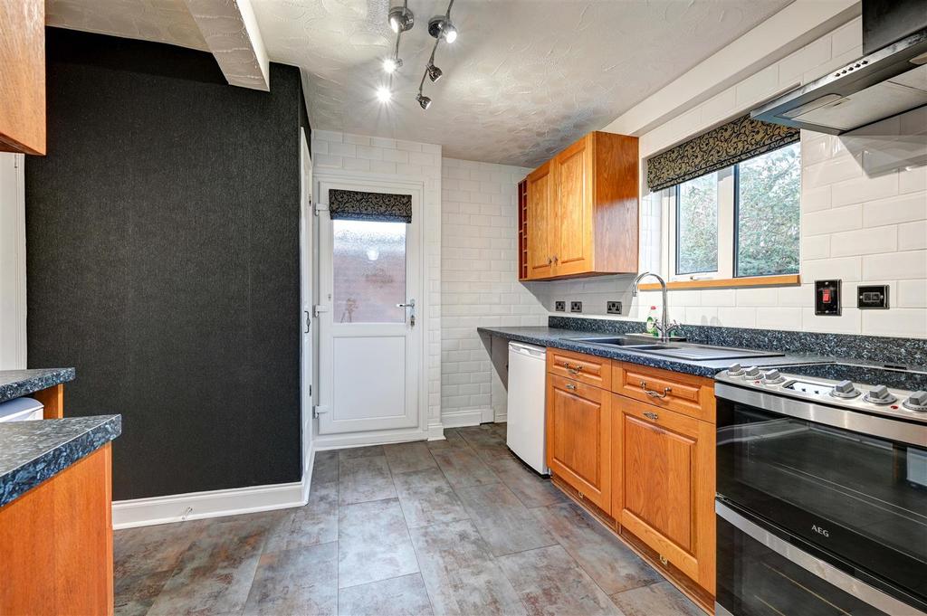 Kitchen 1.jpg