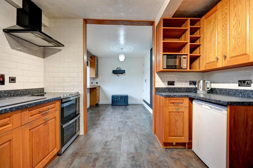 Kitchen 2.jpg