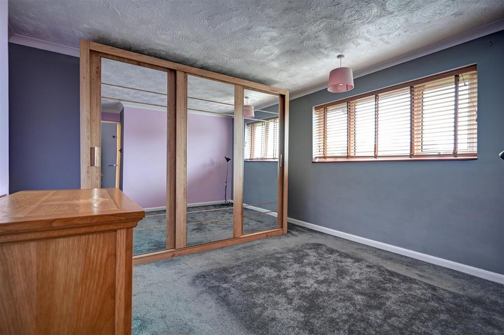 Bedroom 1.jpg
