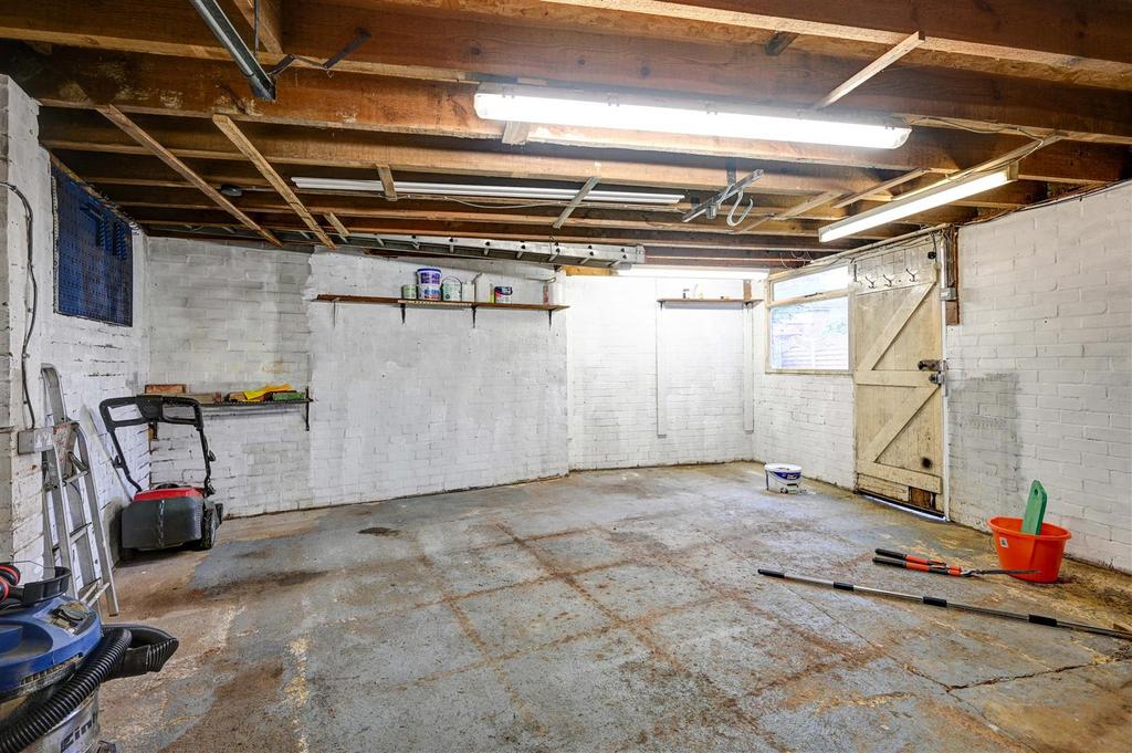 Garage to rear.jpg