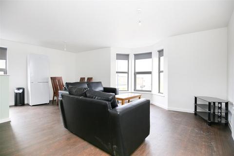 3 bedroom apartment to rent, £110pppw - Warton Terrace, Heaton, Newcastle Upon Tyne