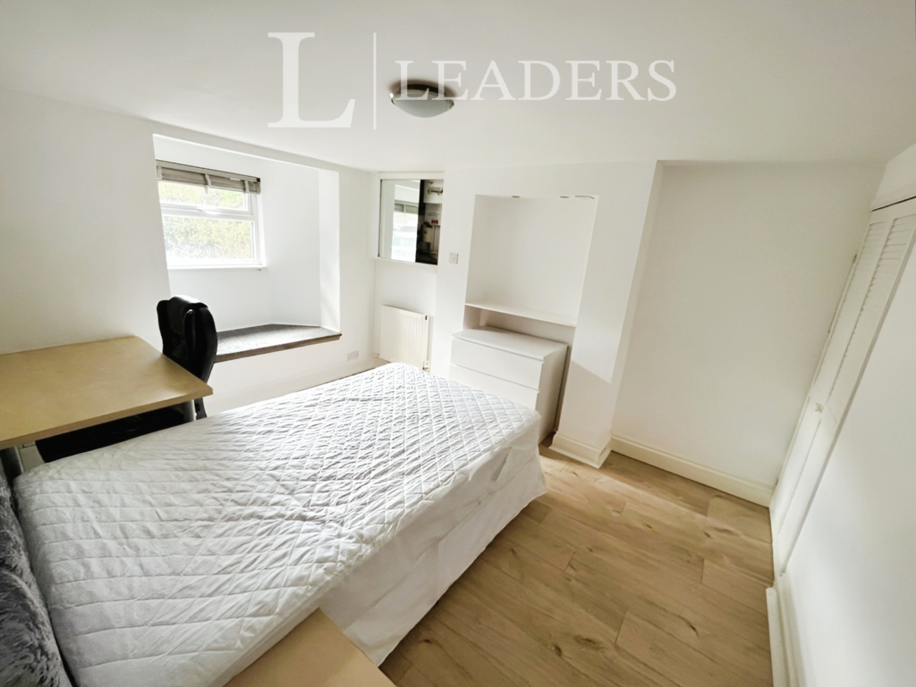 E48a4835-Bedroom 201