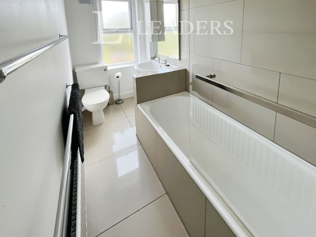 E9324f5a-Bathroom