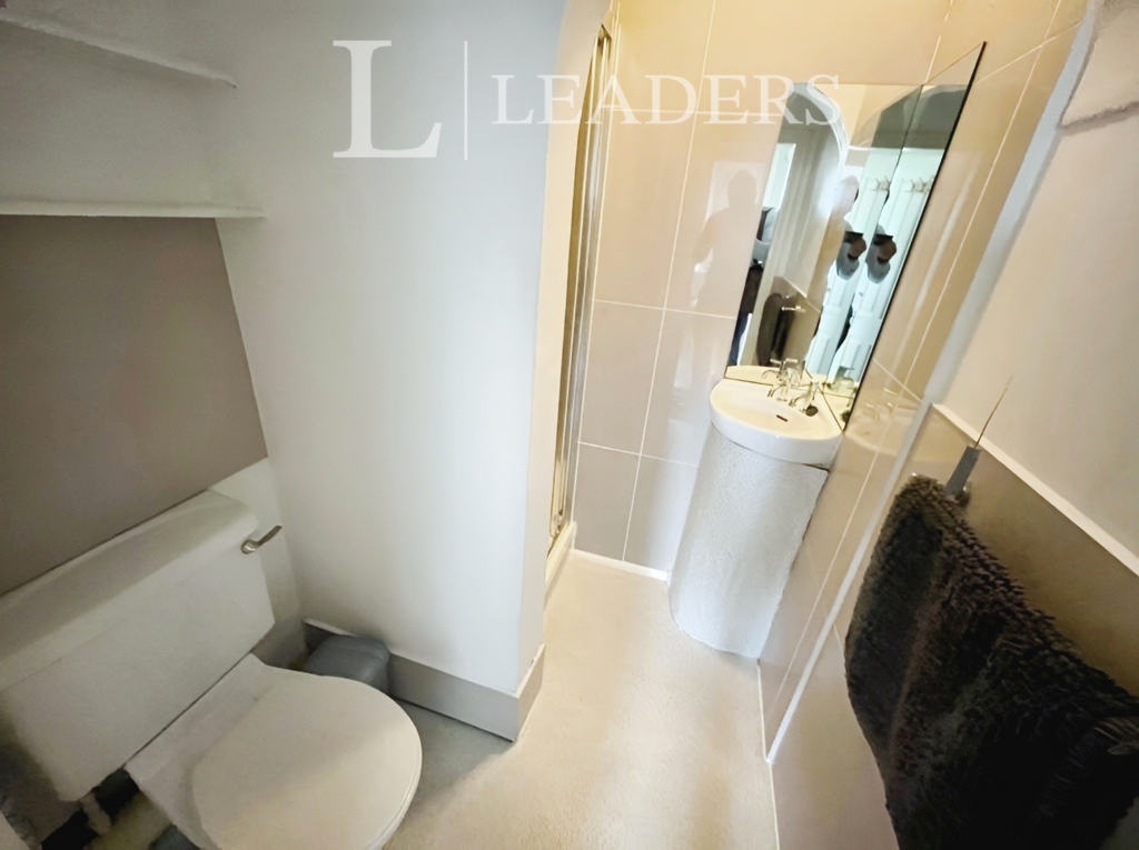 36747597-Bathroom 20