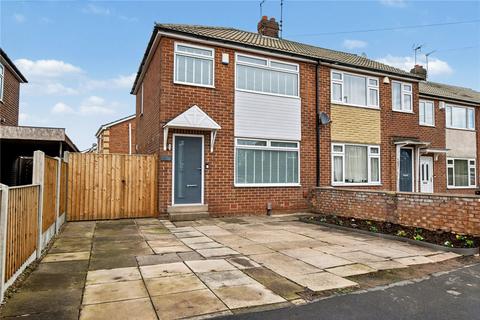 3 bedroom townhouse for sale, Springfield Avenue, Morley, Leeds, West Yorkshire