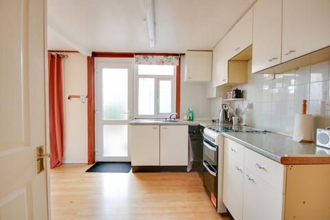 SHOLING! CHAIN FREE! OPEN PLAN LIVING!