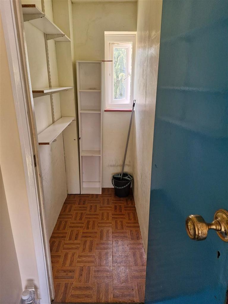 10bentswoodcupboard.jpg