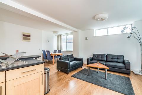 2 bedroom flat to rent, High Street, Southampton, SO14