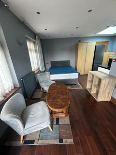 Studio to rent, Bengeworth Road, Harrow HA1