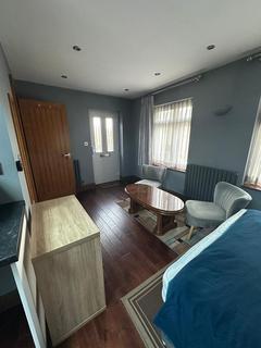 Studio to rent, Bengeworth Road, Harrow HA1