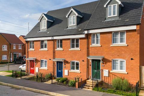 3 bedroom terraced house for sale, Keepsake Way, Aylesbury HP18