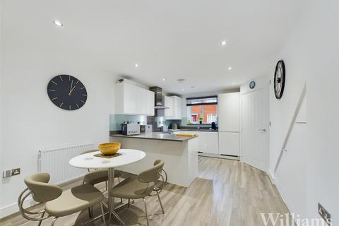 3 bedroom terraced house for sale, Keepsake Way, Aylesbury HP18