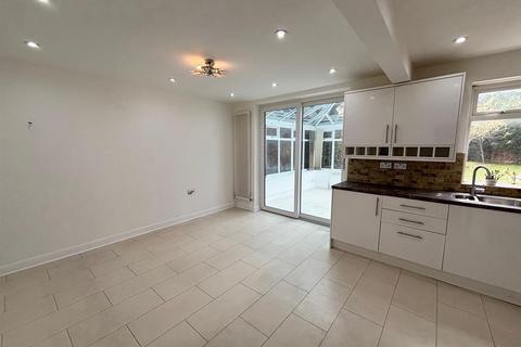 3 bedroom semi-detached house to rent, Stanway Road, Shirley, Solihull