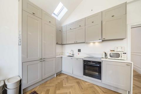 3 bedroom flat for sale, Holland Road, London NW10