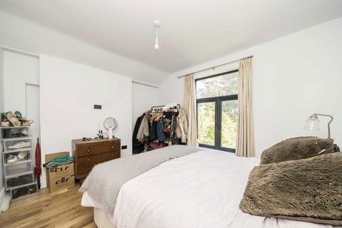 3 bedroom flat for sale, Holland Road, London NW10