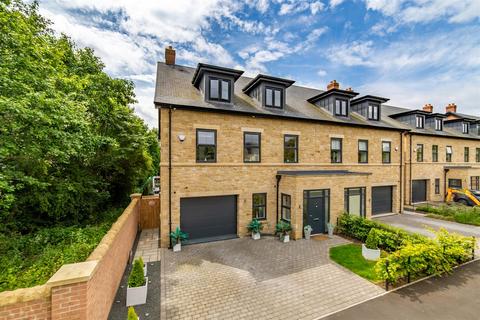 5 bedroom semi-detached house for sale, Greenwood Close, Brunton Woods, NE13