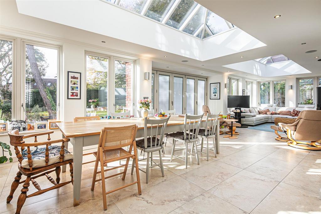 Dining area in kitchen