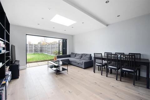 2 bedroom semi-detached house for sale, Vale Road, Guildford GU12