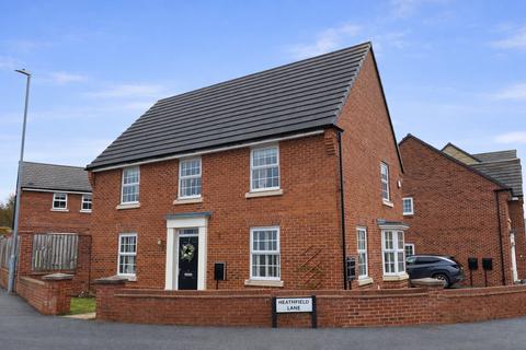 4 bedroom detached house for sale, Heathfield Lane, Birkenshaw, Bradford, West Yorkshire, BD11
