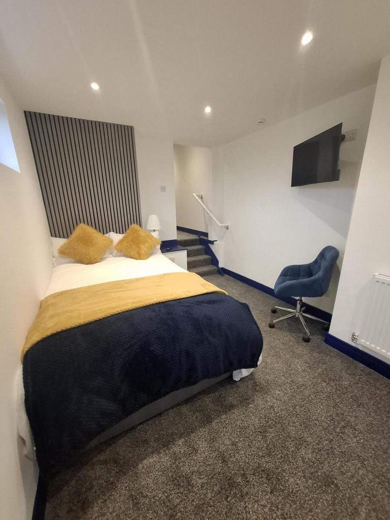 Room to let in newly refurbished HMO – Heneage