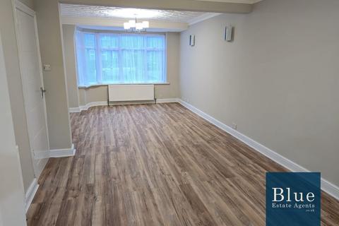 4 bedroom semi-detached house to rent, Avenue Crescent, Hounslow, TW5