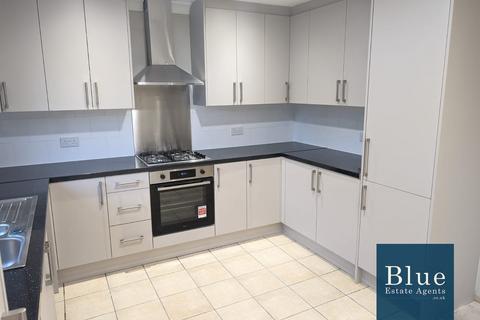 4 bedroom semi-detached house to rent, Avenue Crescent, Hounslow, TW5