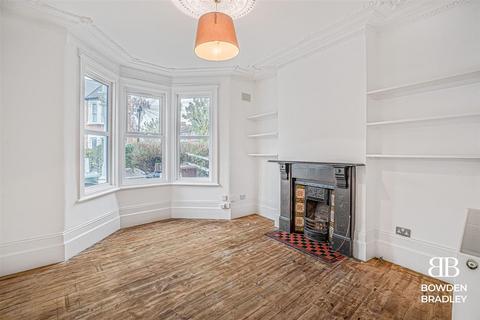 1 bedroom flat for sale, Chertsey Road, London, E11