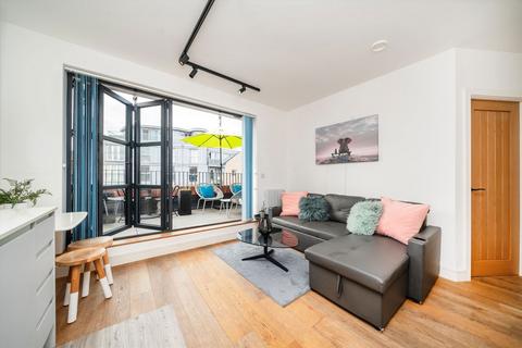 undefined, High Street, Brentford TW8