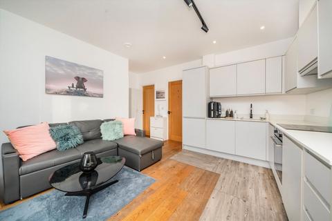 undefined, High Street, Brentford TW8